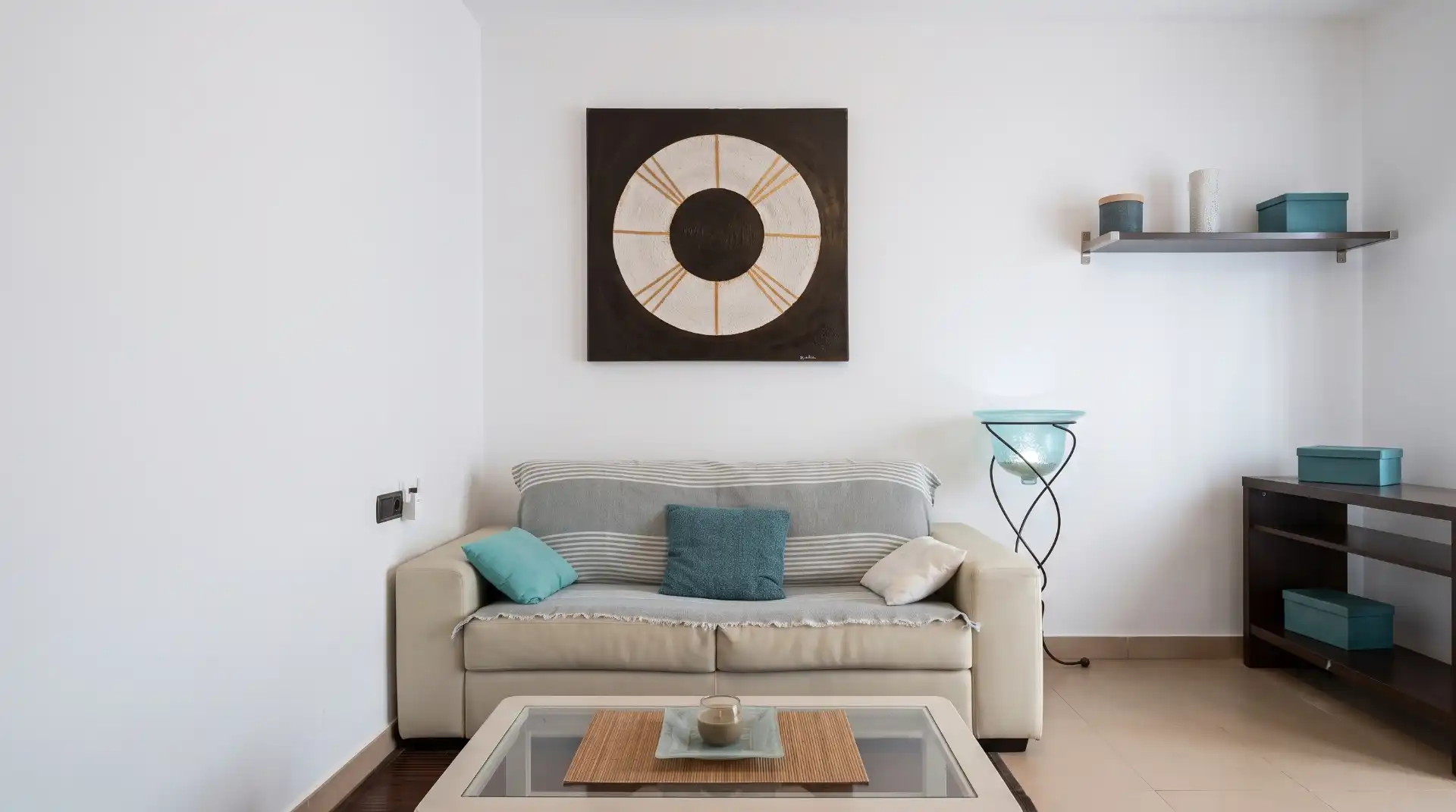 Sala d'estar de Casa o xalet en venda en Viladecans amb Jardí privat, Terrassa i Piscina