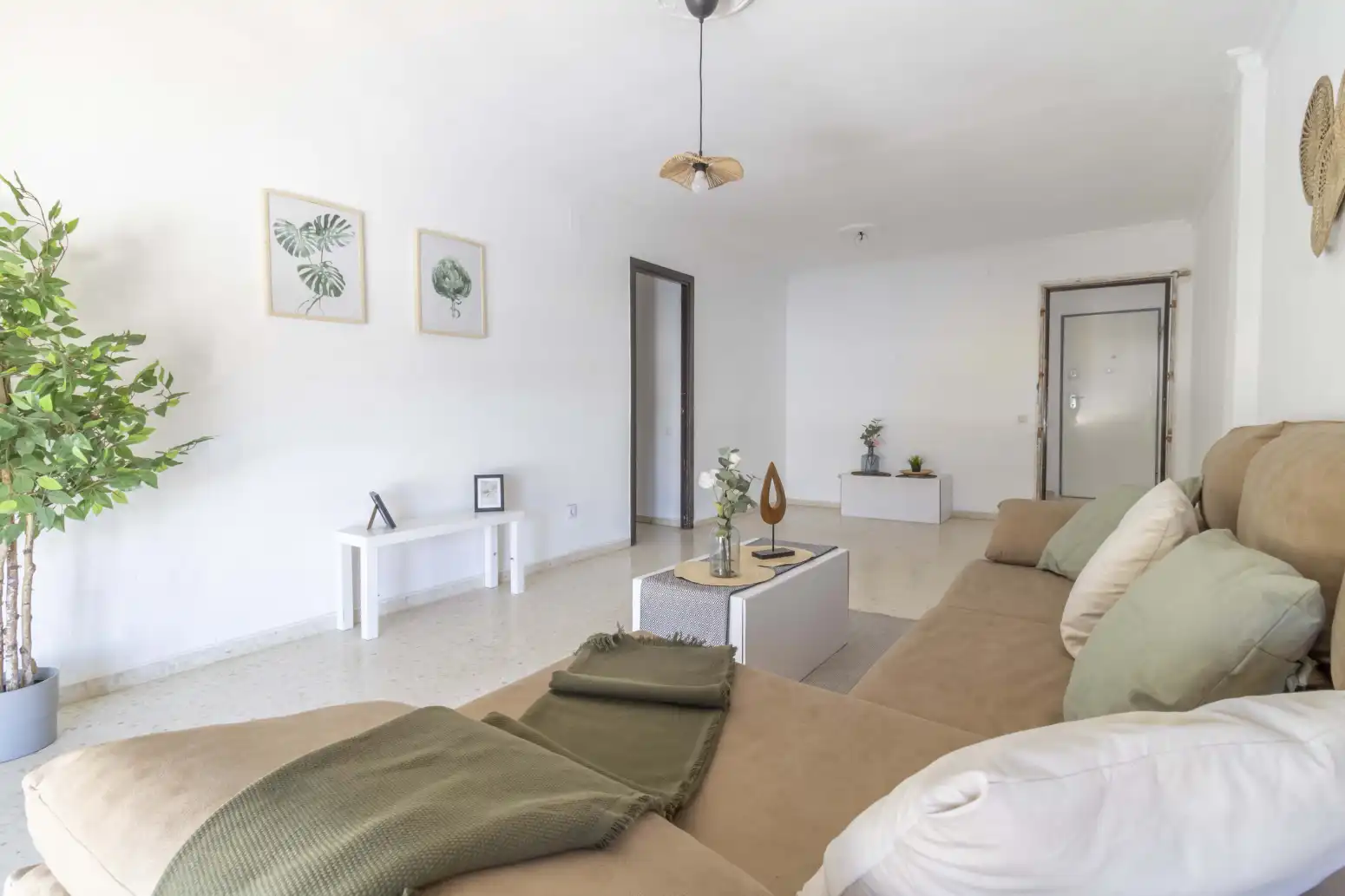 Sala d'estar de Pis en venda en Alcalá de Guadaira amb Aire condicionat, Jardí privat i Terrassa