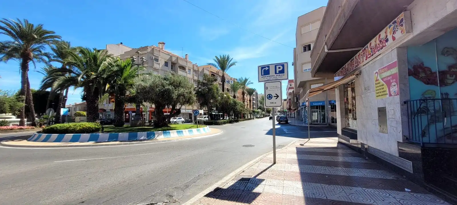 Vista exterior de Local de lloguer en Roquetas de Mar