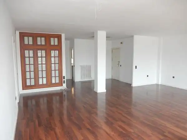 Wohnung zum Verkauf in  Albacete Capital mit Klimaanlage, Heizung und Parkett