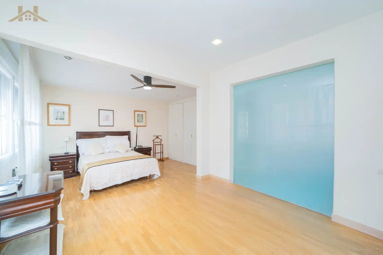 Schlafzimmer von Einfamilien-Reihenhaus zum Verkauf in Madrid mit Klimaanlage, Heizung und Terrasse