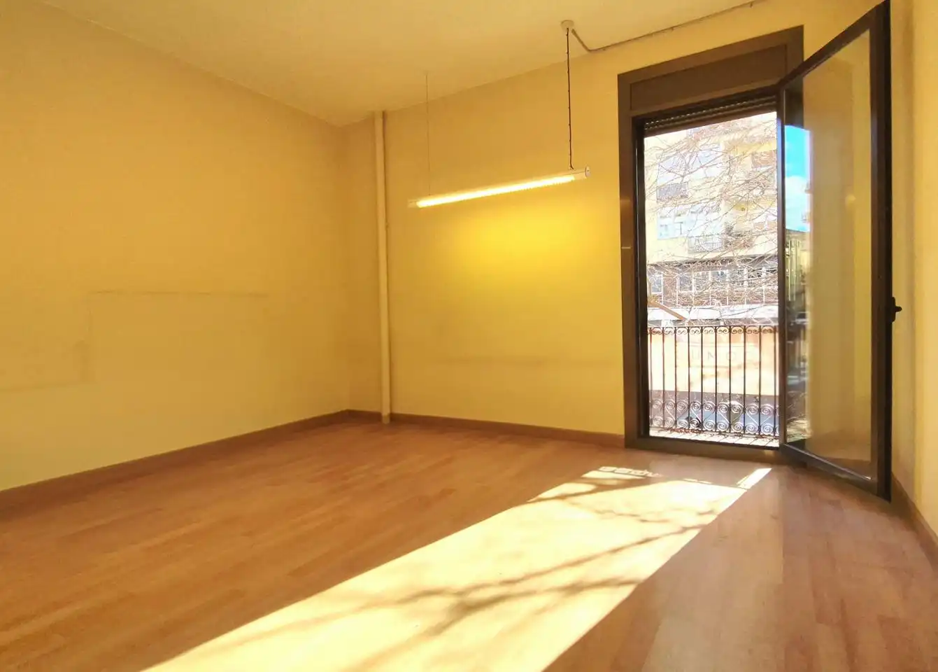 Bedroom of Houses for sale in Terrassa  with Parquet flooring, Terrace and Balcony