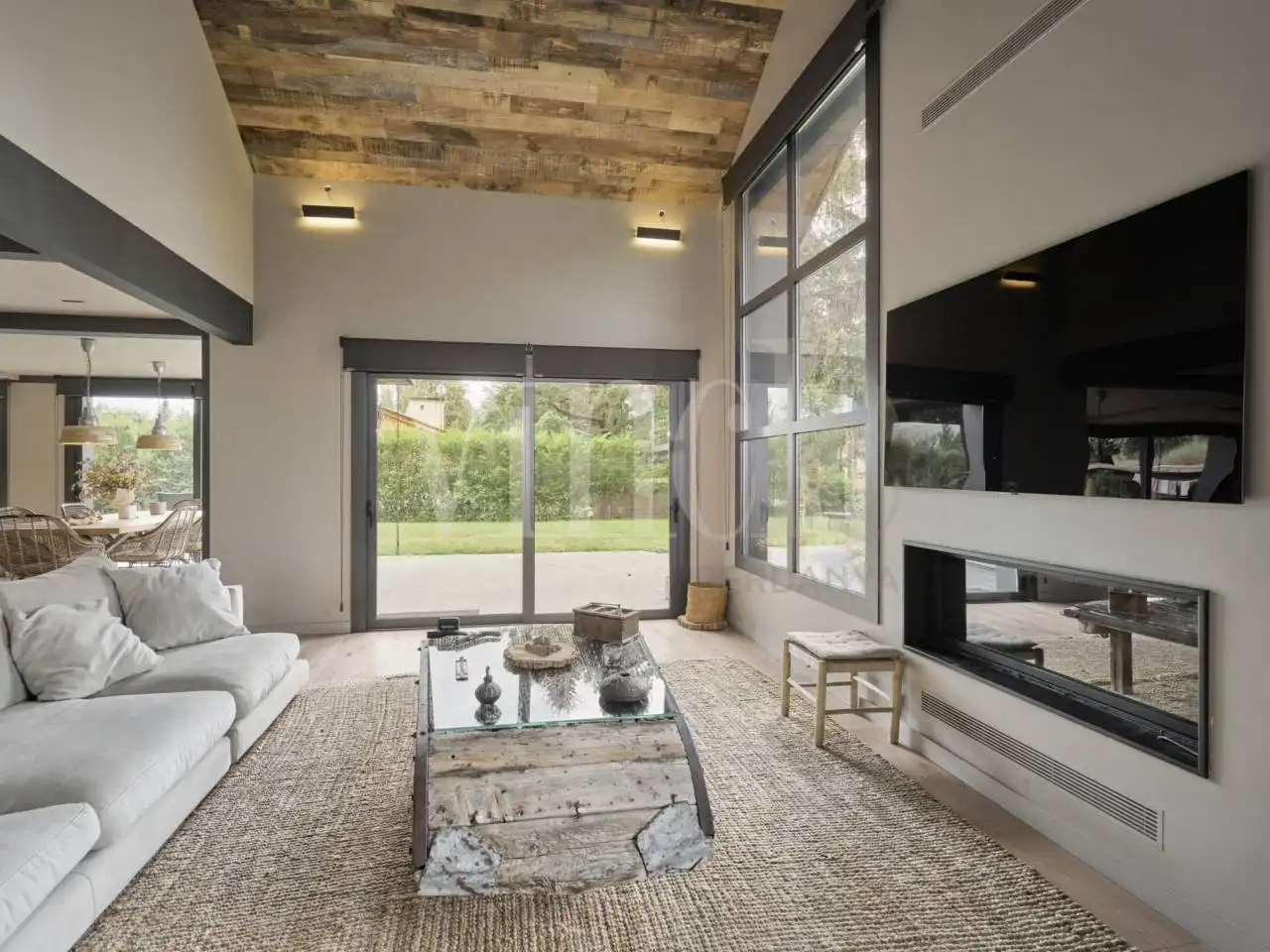 Sala d'estar de Casa o xalet en venda en Puigcerdà amb Calefacció, Jardí privat i Parquet