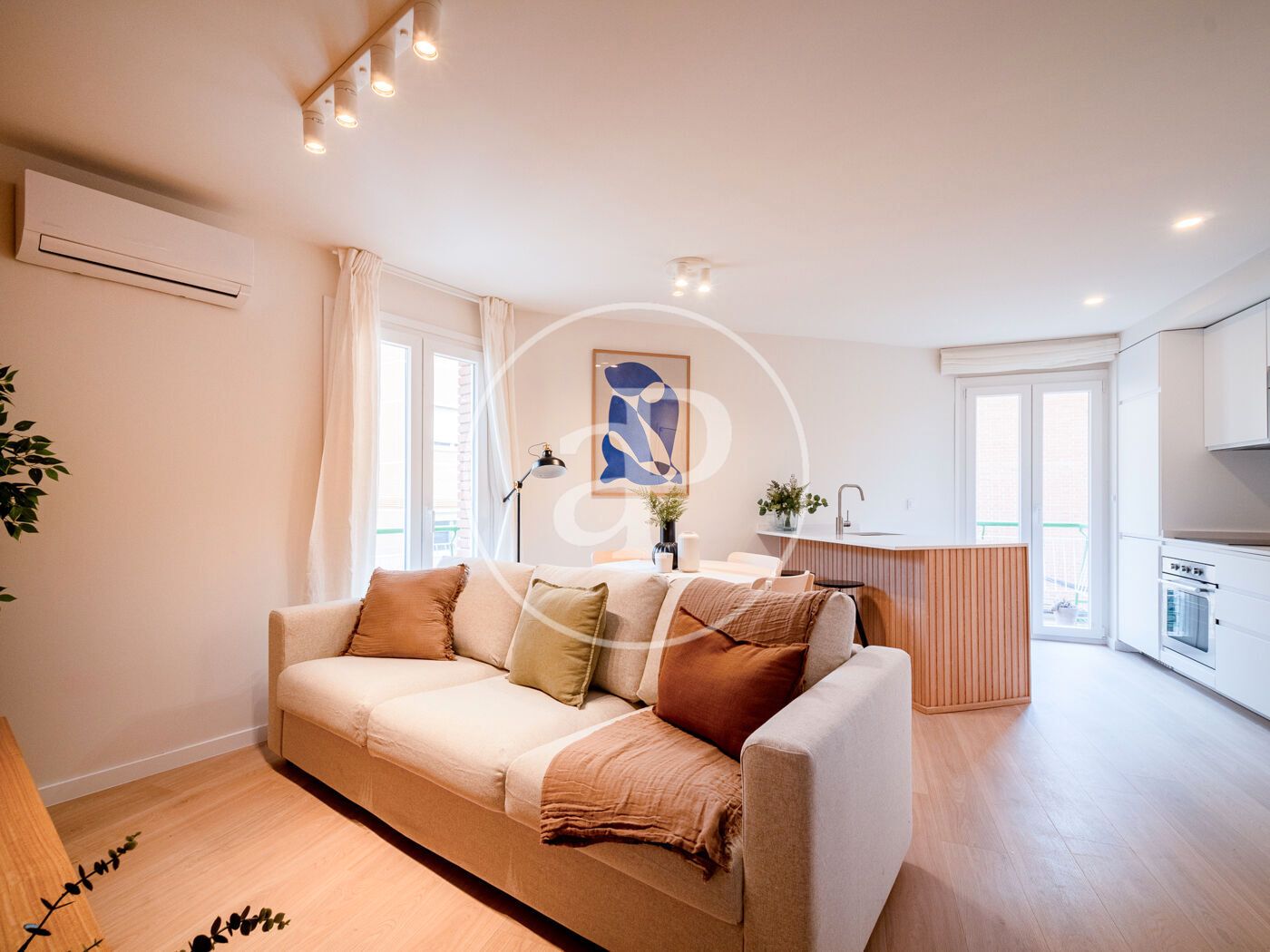 Living room of Flat to rent in  Madrid Capital  with Air Conditioner, Heating and Furnished