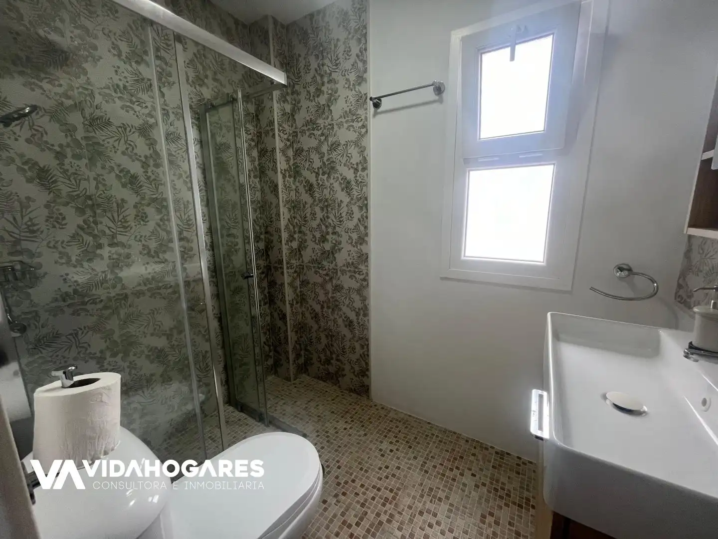 Baño de Piso en venta en Rota con Aire acondicionado, Calefacción y Terraza