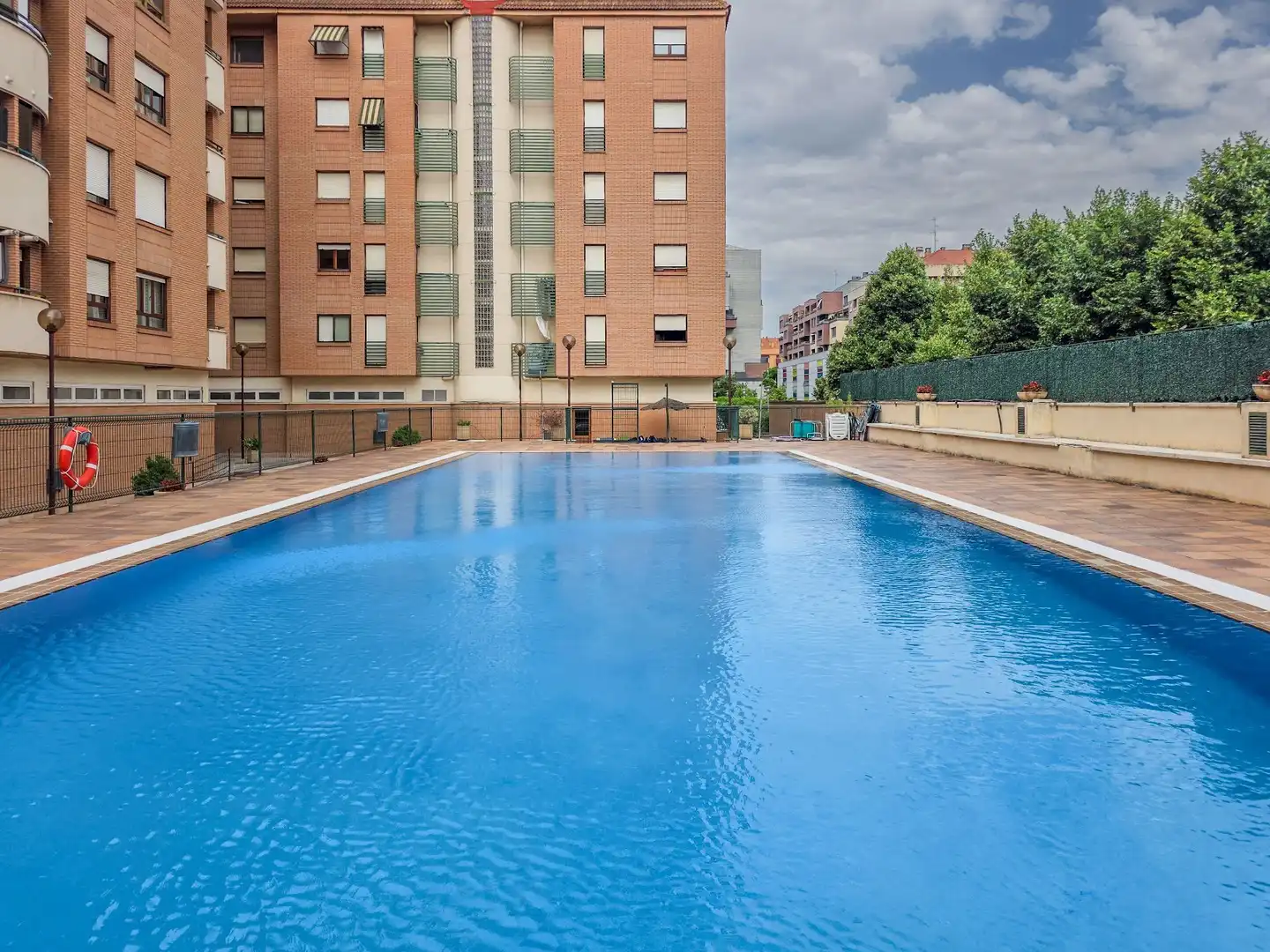 Piscina de Piso en venta en  Logroño con Calefacción, Trastero y Piscina comunitaria