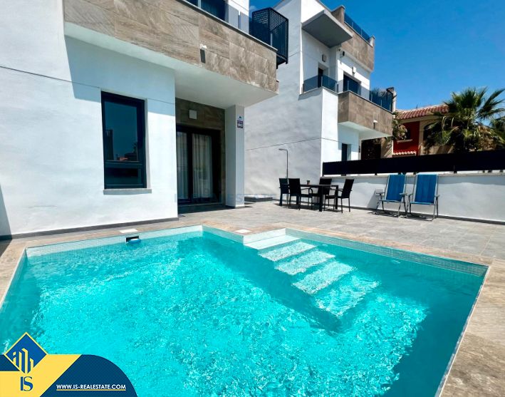 Swimming pool of House or chalet for sale in Torrevieja  with Terrace, Swimming Pool and Furnished
