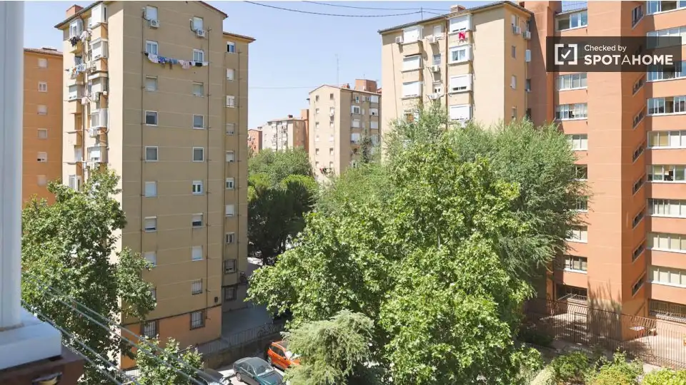 Außenansicht von Wohnung zur Miete in Madrid mit Klimaanlage, Heizung und Möbliert