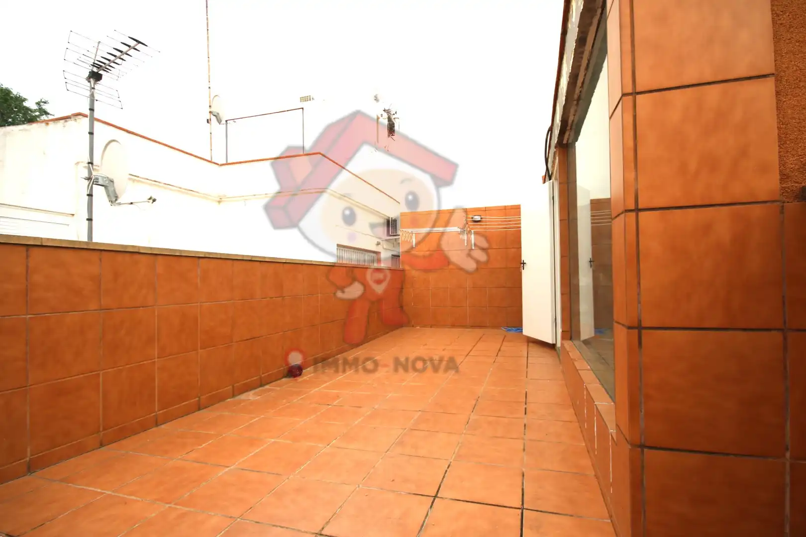 Casa adosada en venda a Plaça Picó i Sinol, Els Molins
