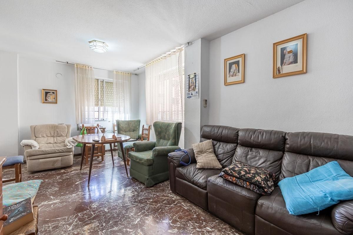 Sala d'estar de Pis en venda en Guadix amb Terrassa