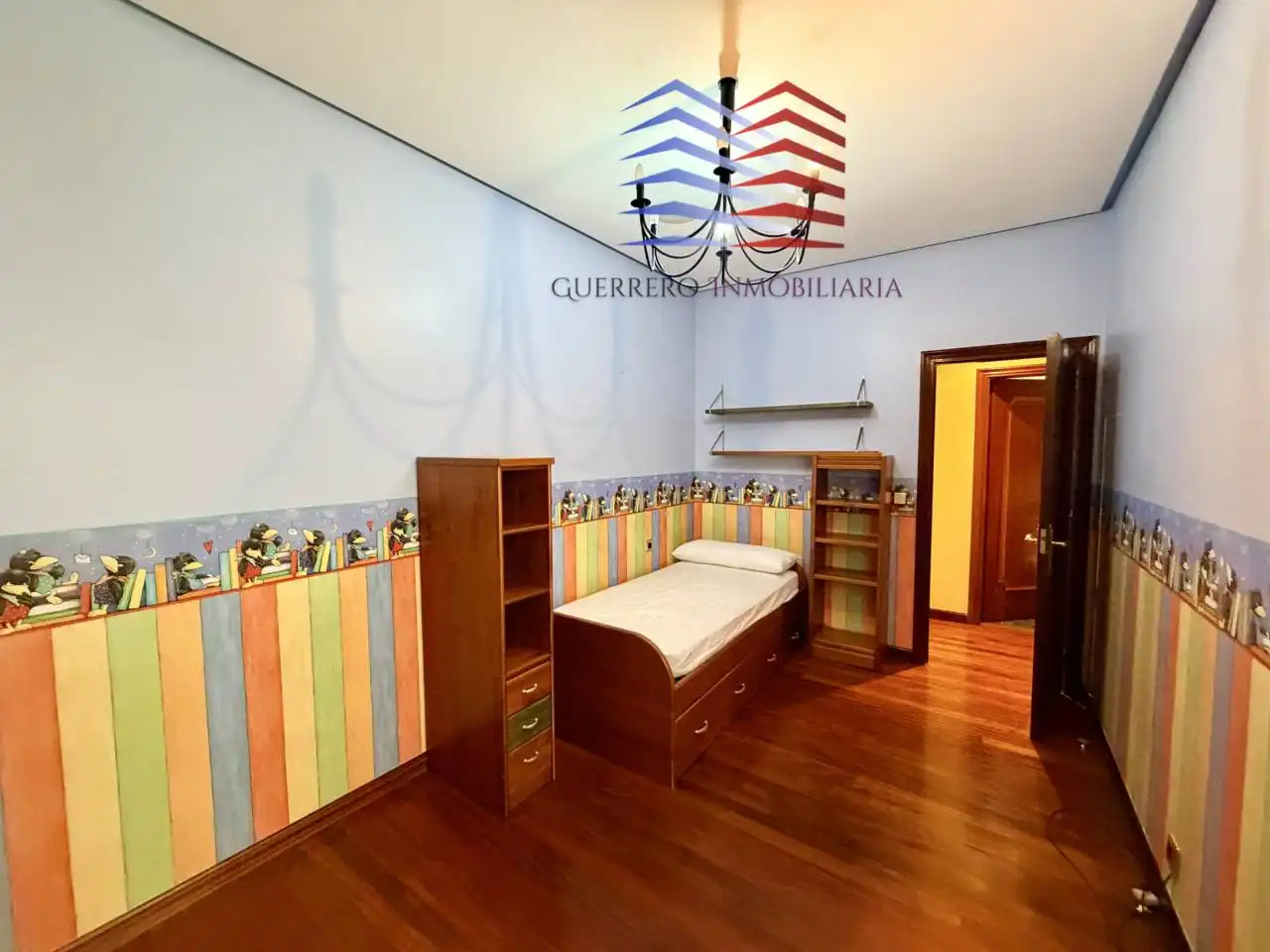 Dormitori de Apartament de lloguer en Ourense Capital  amb Calefacció, Parquet i Terrassa