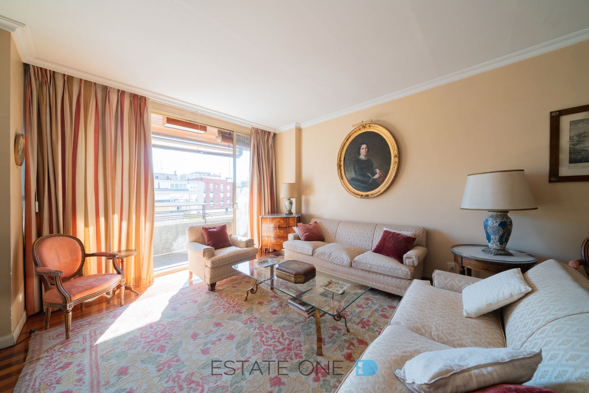 Living room of Flat for sale in  Madrid Capital  with Air Conditioner, Heating and Parquet flooring