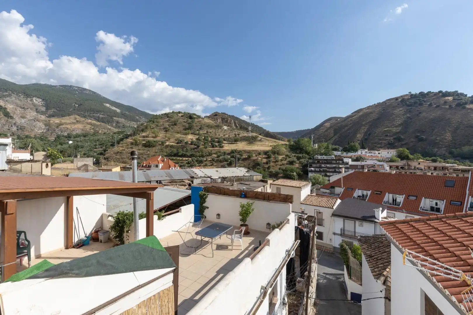 Vista exterior de Casa adosada en venda en Monachil amb Aire condicionat, Terrassa i Alarma