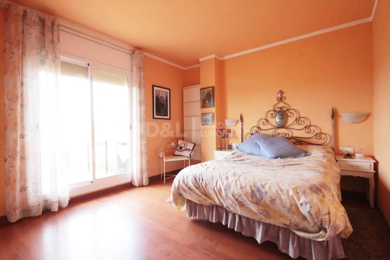 Habitación de Ático en venta en Vilanova i la Geltrú con Aire acondicionado, Calefacción y Terraza