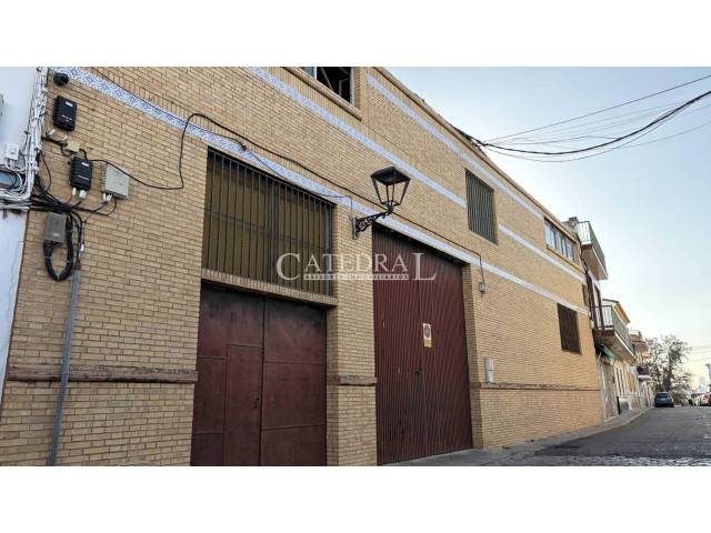 Nave industrial en Venta en Teodosio en Santiponce