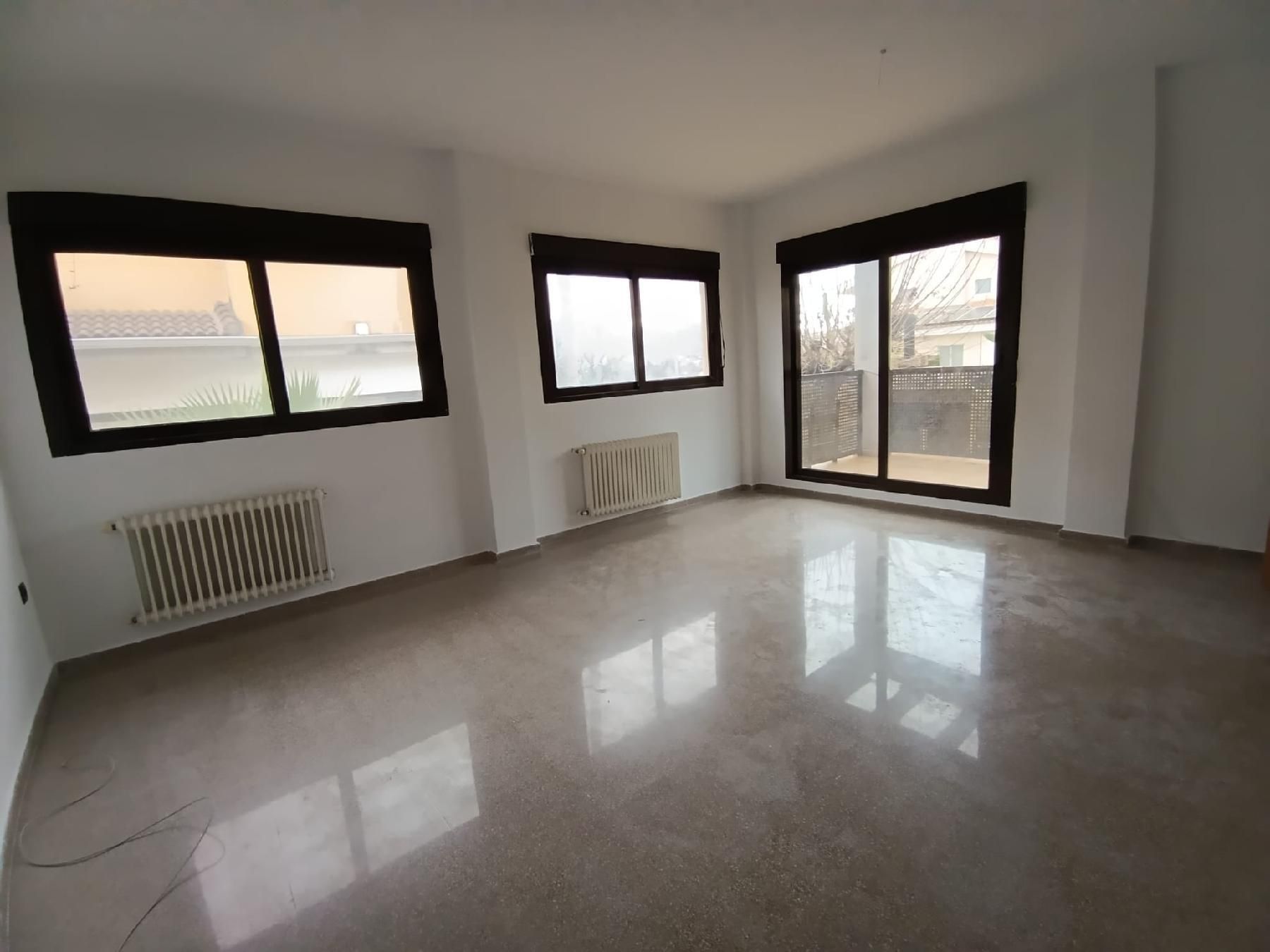 Vista exterior de Casa o xalet en venda en Elda amb Jardí privat, Terrassa i Traster