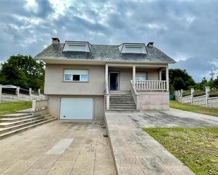 Vista exterior de Casa o xalet en venda en Lugo Capital amb Calefacció, Jardí privat i Parquet