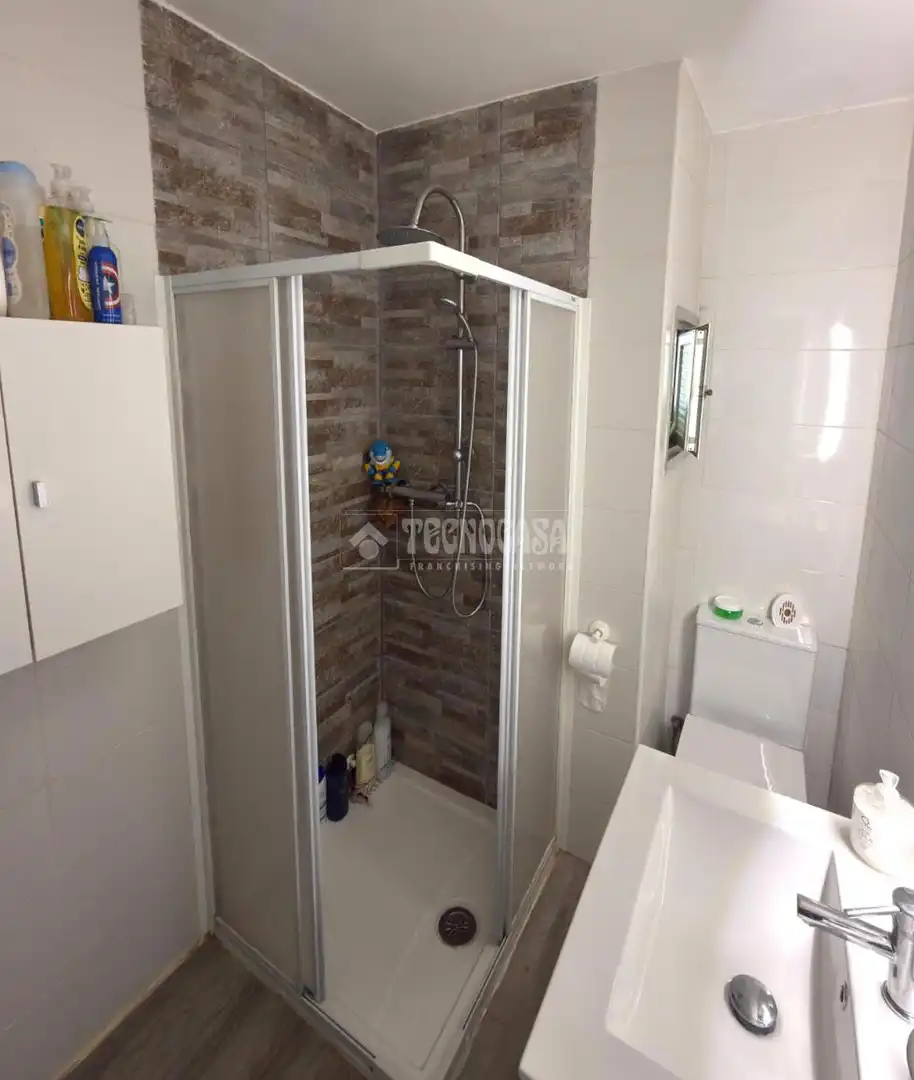 Badezimmer von Wohnung zum Verkauf in Madrid mit Klimaanlage und Heizung