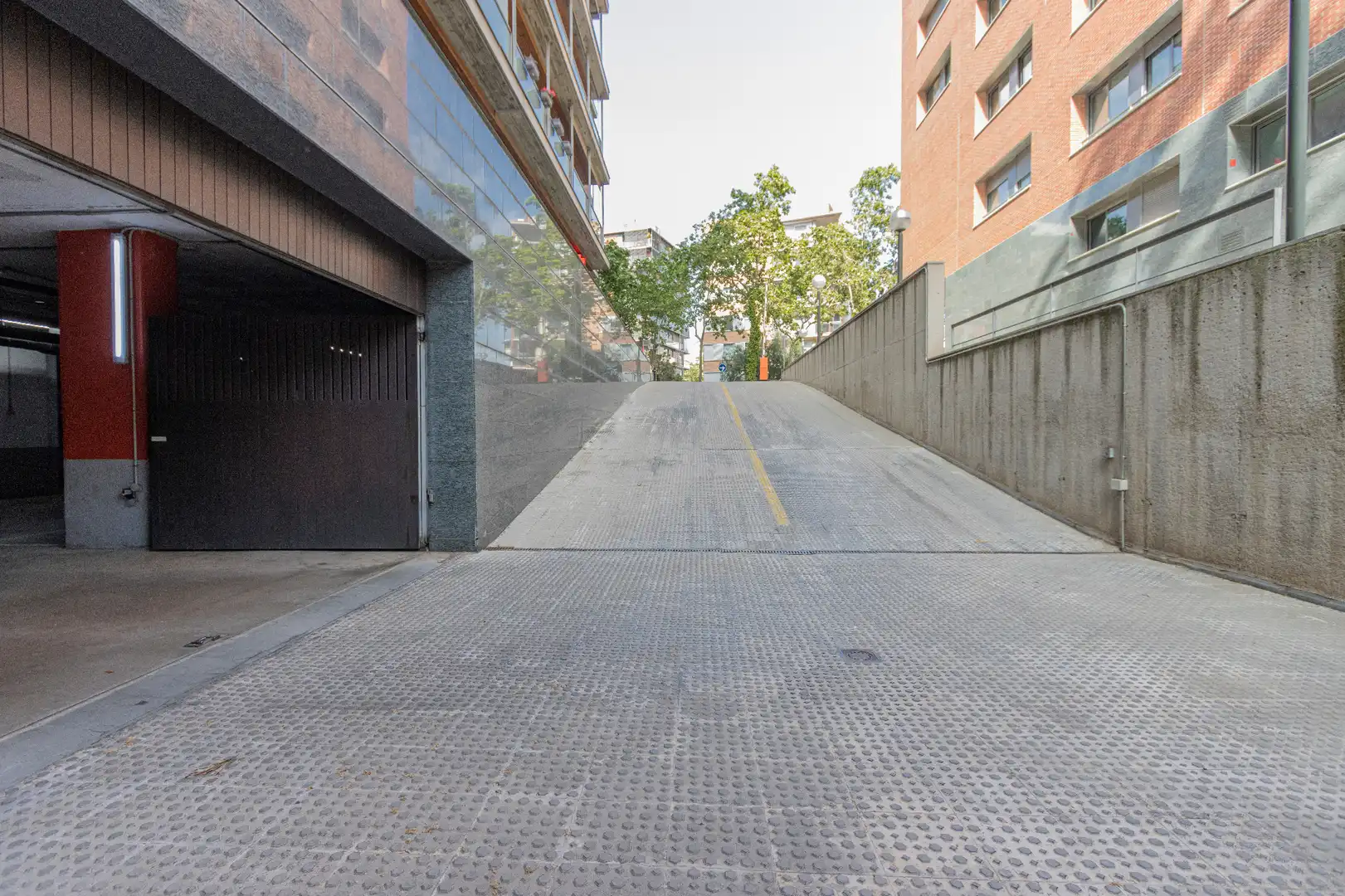 Parkplatz von Wohnung zum Verkauf in Barcelona mit Klimaanlage, Heizung und Parkett