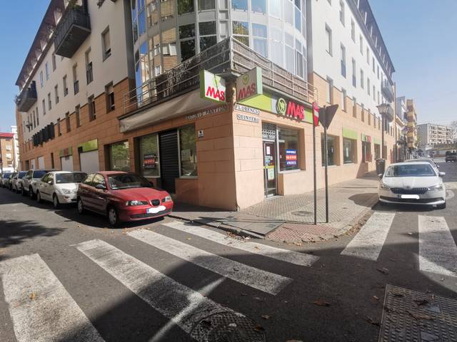 Local comercial en Alquiler en Calle Florencio Quintero, 16 en Cruz Roja