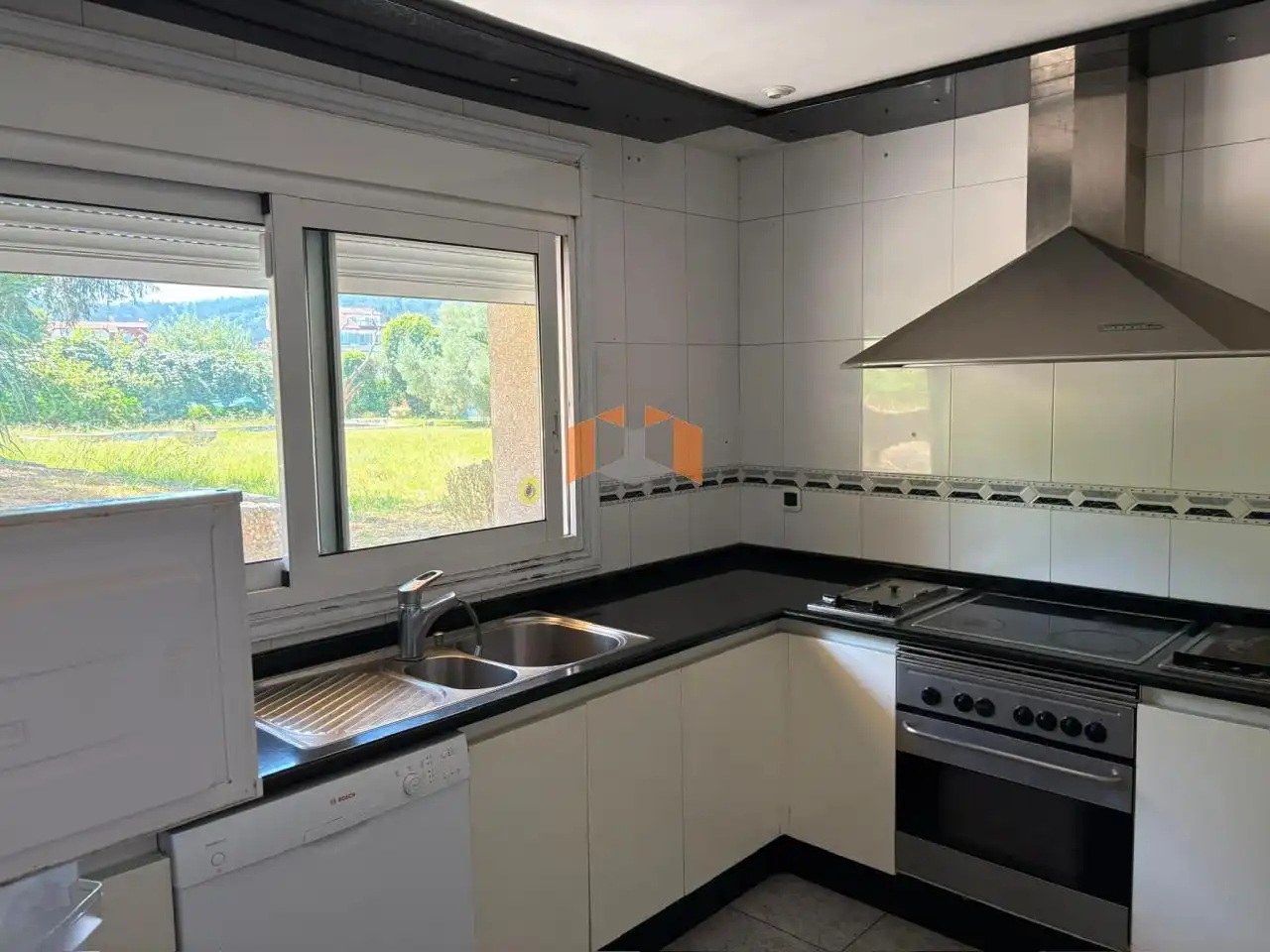 Cocina de Casa o chalet en venta en Vigo  con Calefacción, Jardín privado y Parquet