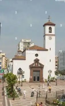 Außenansicht von Wohnungen zur Miete in Fuengirola mit Klimaanlage, Ofen und Waschmaschine