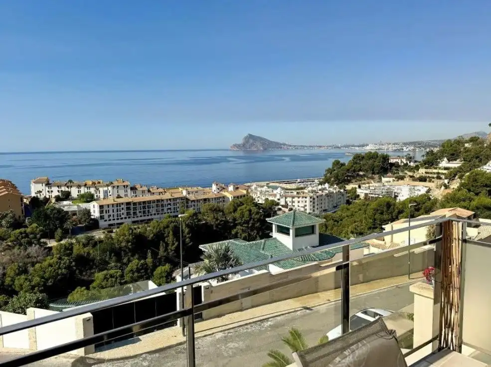Vista exterior de Àtic en venda en Altea amb Aire condicionat, Calefacció i Terrassa