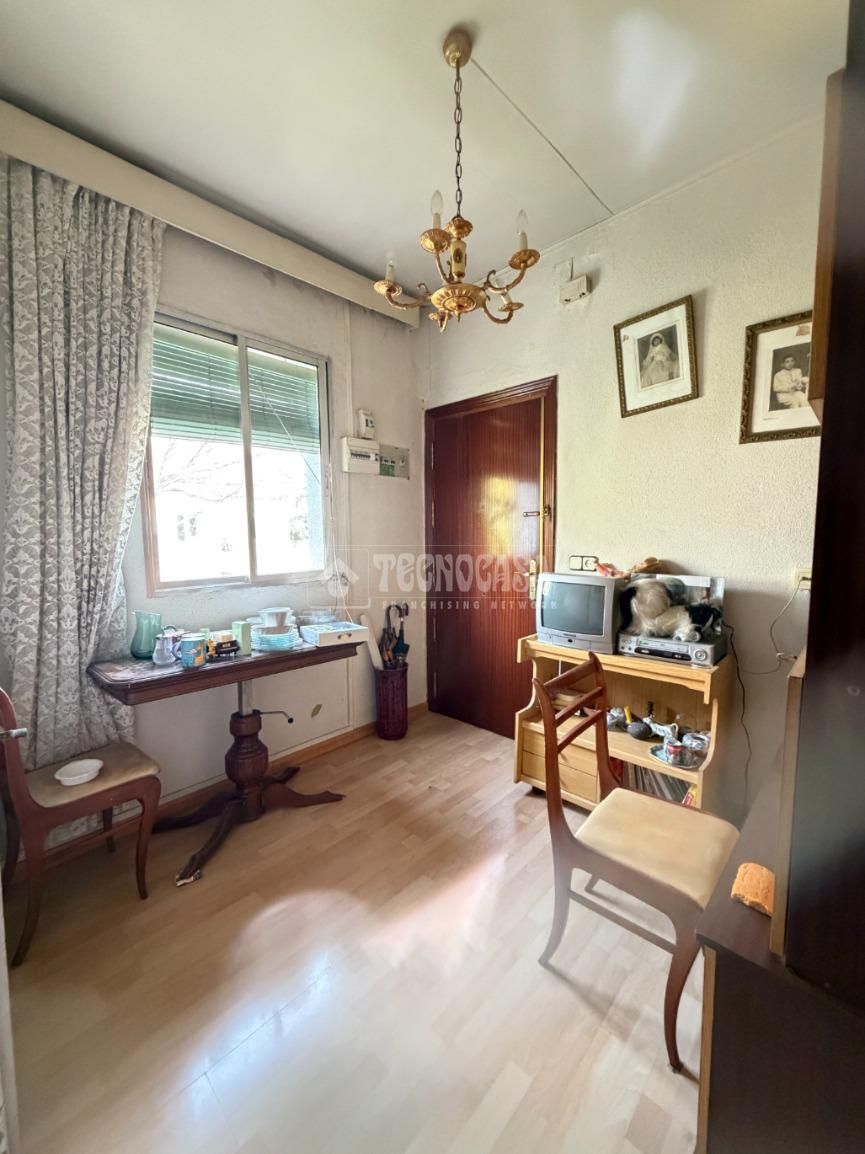 Flat for sale in Moscardó, Usera