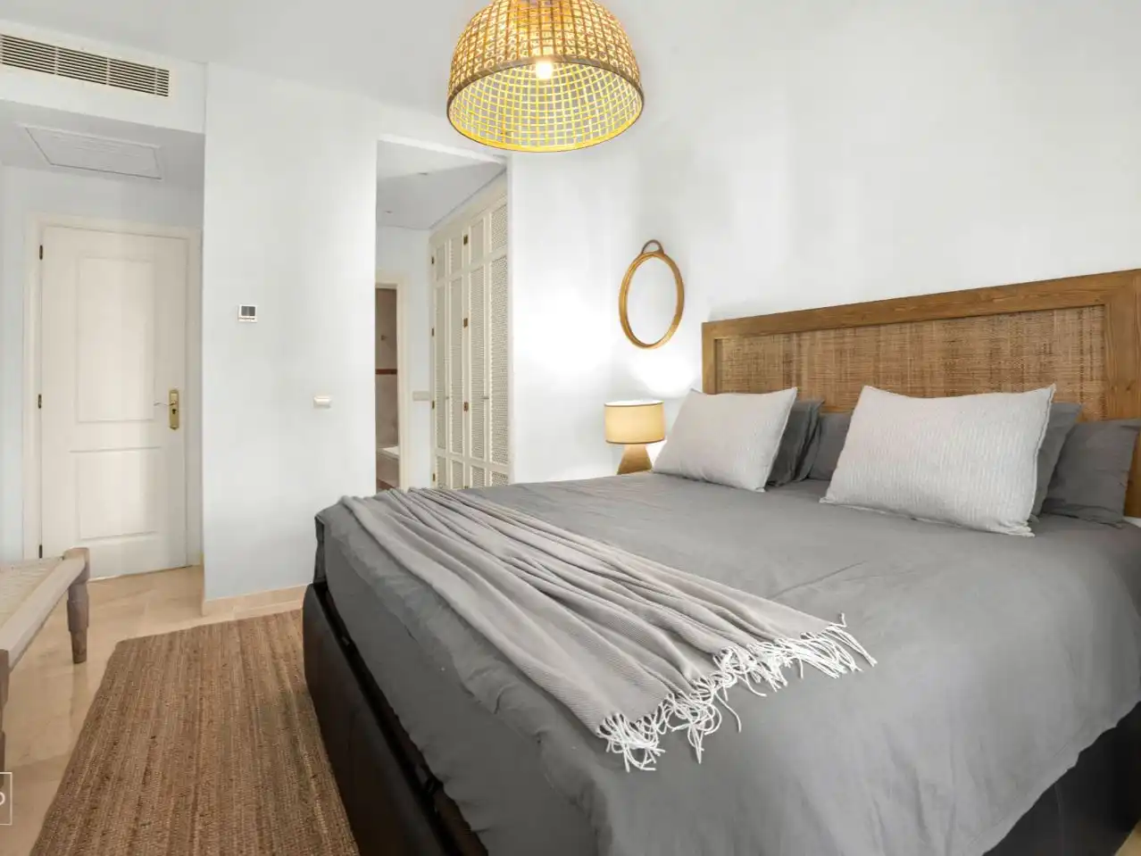 Bedroom of Apartments for sale in Nueva Andalucía