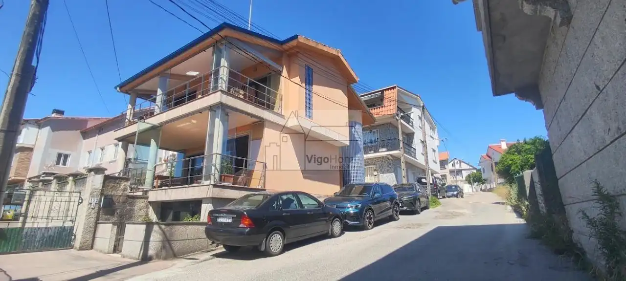 Vista exterior de Casa o xalet en venda en Moaña amb Calefacció, Jardí privat i Terrassa