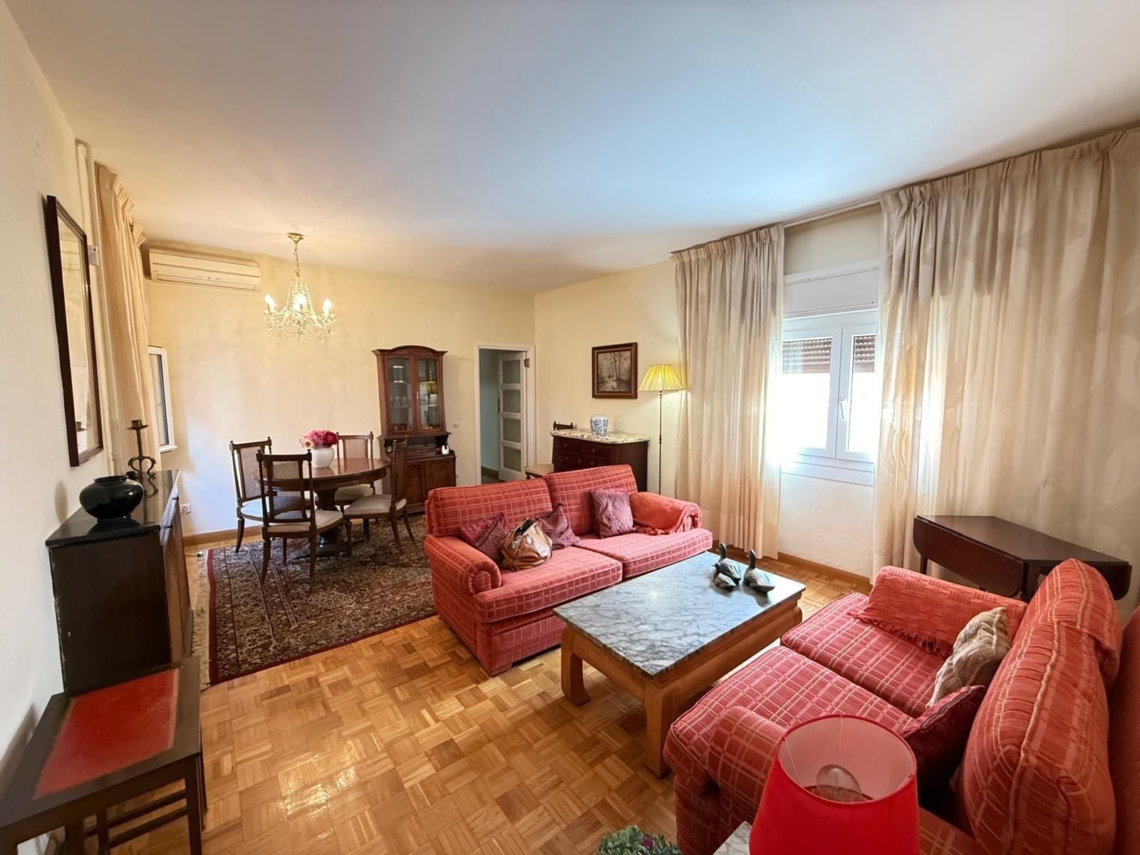 Living room of Attic to rent in  Madrid Capital  with Air Conditioner, Heating and Parquet flooring