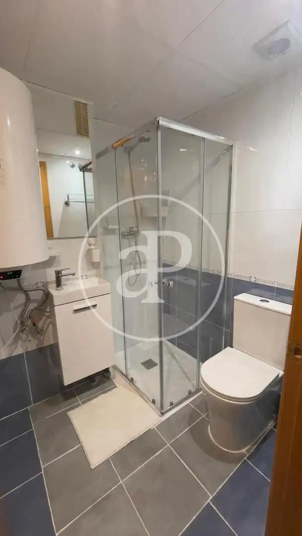 Bathroom of Flat for sale in Valencia  with Air Conditioner, Heating and Private garden