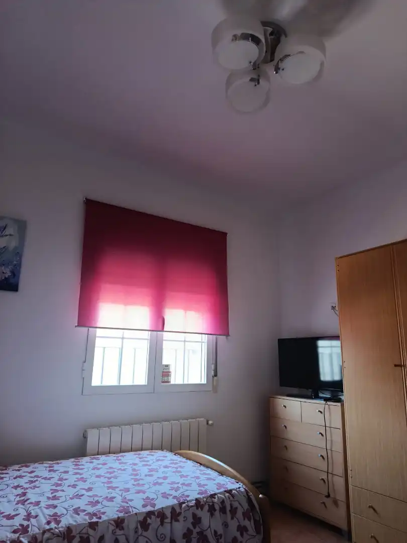 Dormitori de Casa adosada en venda en Mota del Cuervo amb Calefacció, Terrassa i Moblat