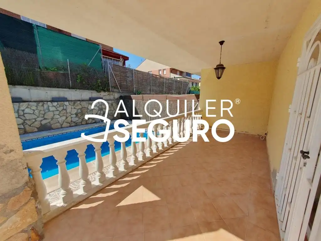 Exterior view of Houses for rent in Batres  with Heating, Terrace and Swimming Pool