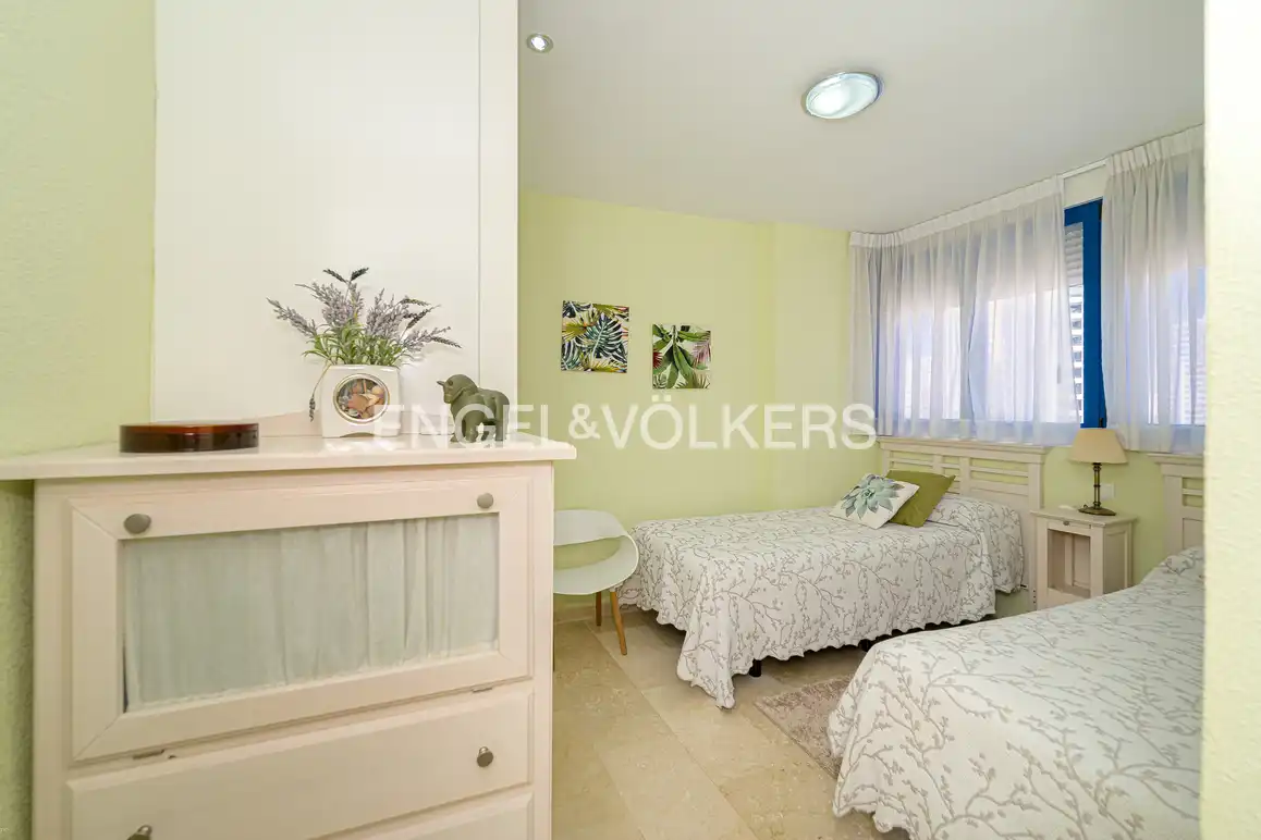 Bedroom of Apartments for sale in Benidorm  with Air Conditioner and Community pool