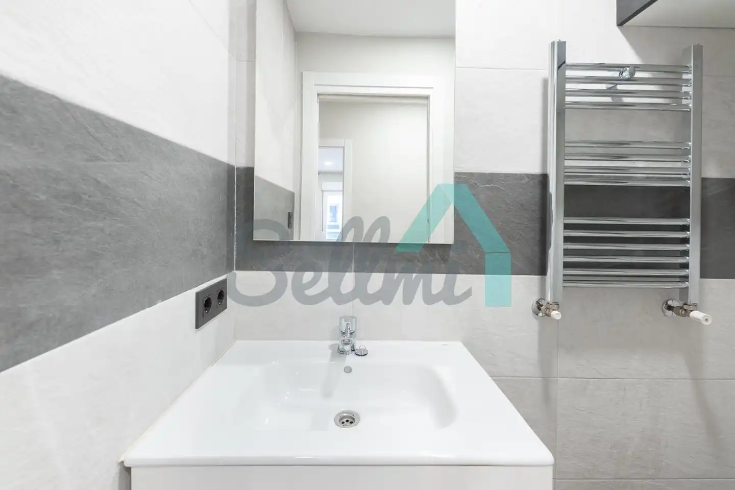 Bathroom of Flat for sale in Gijón   with Heating and Terrace
