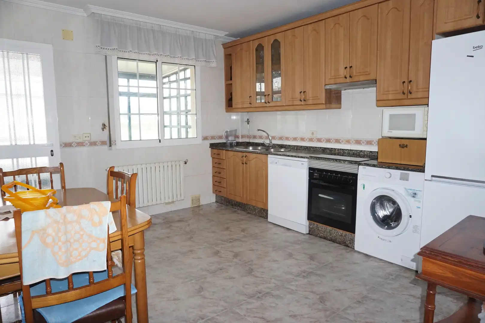 Cocina de Casa o chalet en venta en Melide con Calefacción, Jardín privado y Terraza