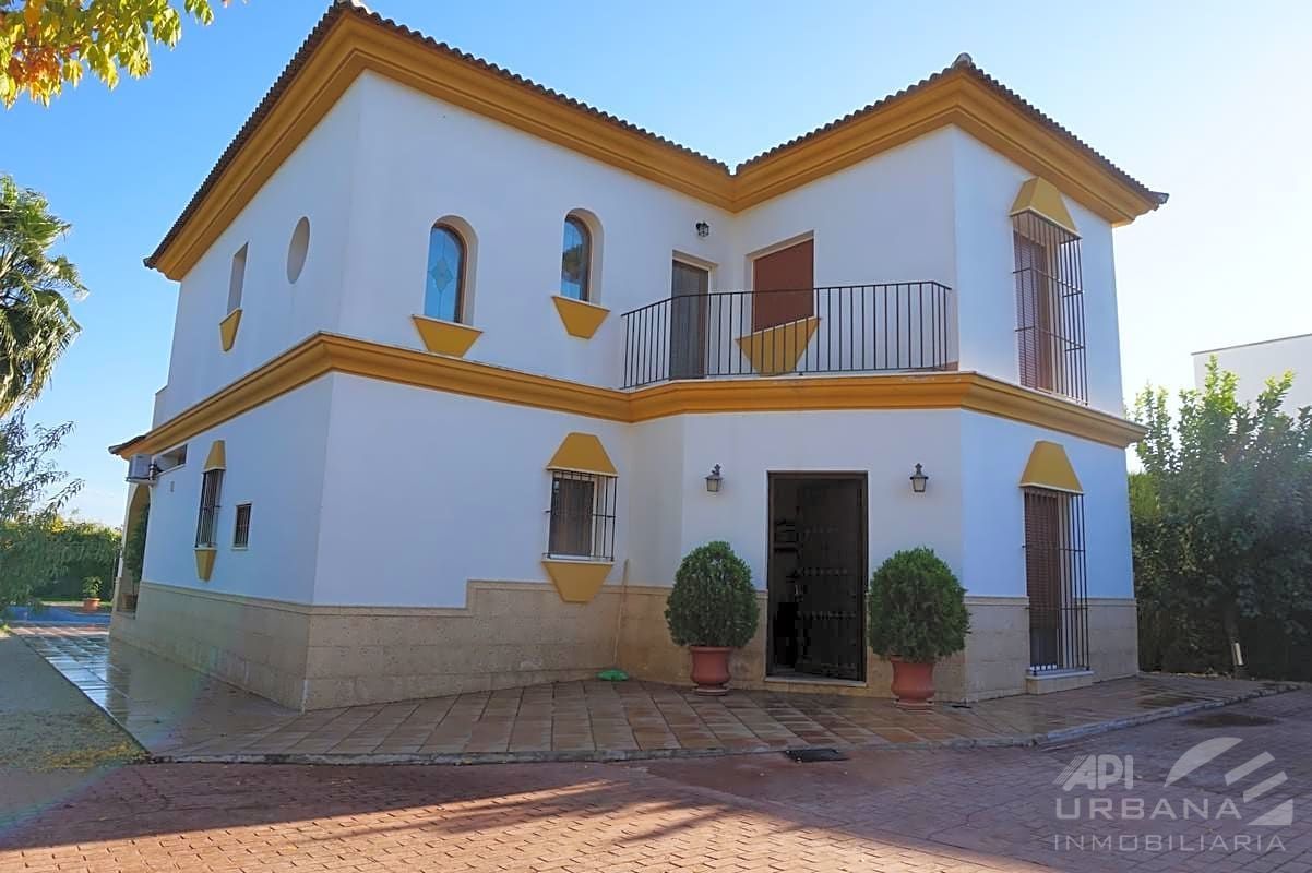 Vista exterior de Casa o xalet en venda en Lucena amb Aire condicionat, Jardí privat i Terrassa