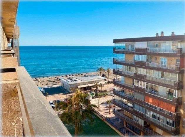 Habitación de Apartamento en venta en Fuengirola con Aire acondicionado, Terraza y Piscina comunitaria