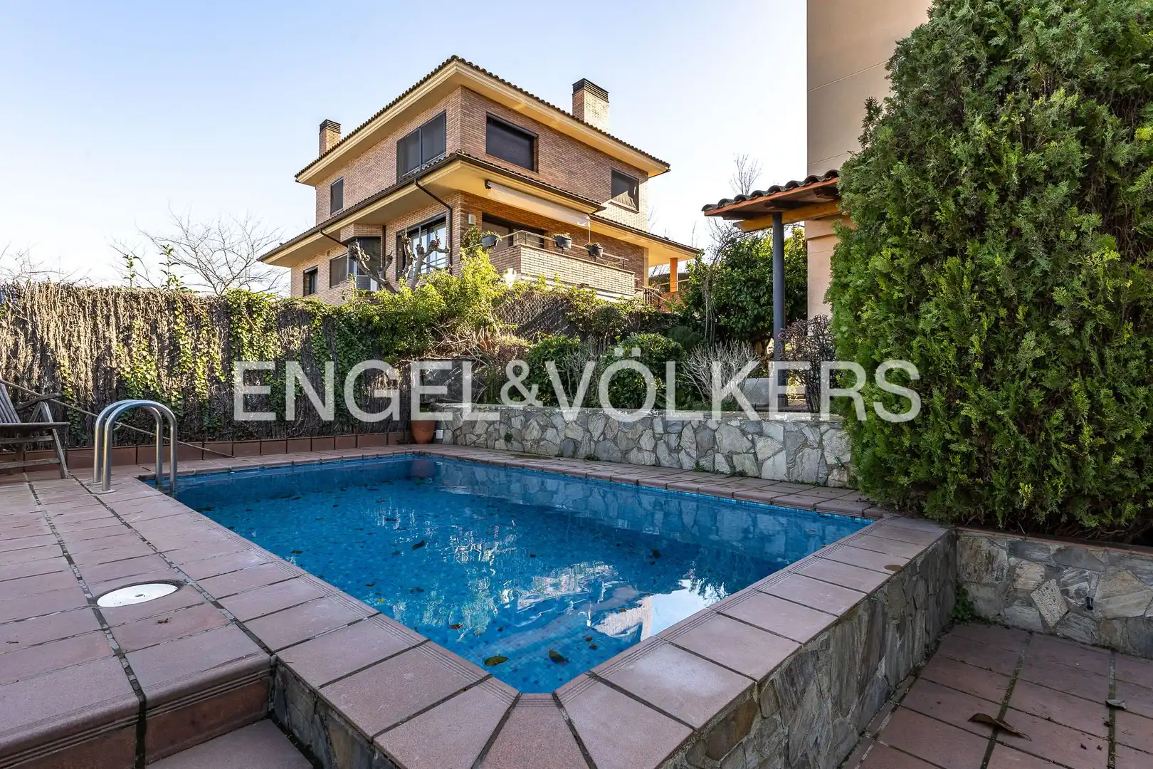 Swimming pool of Houses for sale in Sant Cugat del Vallès  with Air Conditioner, Heating and Private garden
