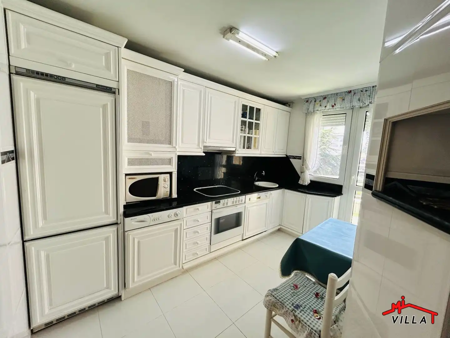 Cocina de Piso en venta en Laredo con Calefacción, Terraza y Amueblado