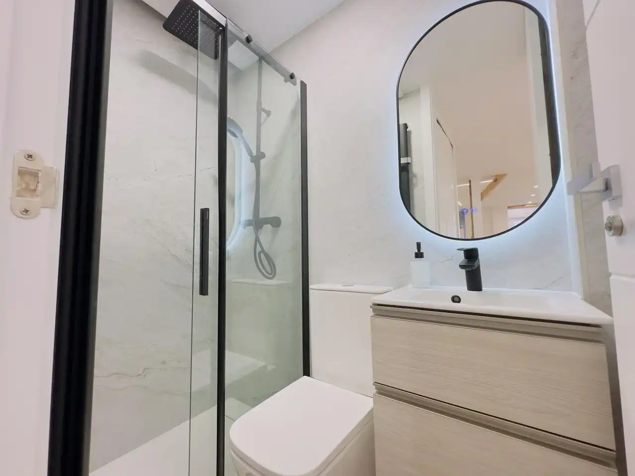 Badezimmer von Wohnung zum Verkauf in Madrid mit Klimaanlage, Heizung und Möbliert