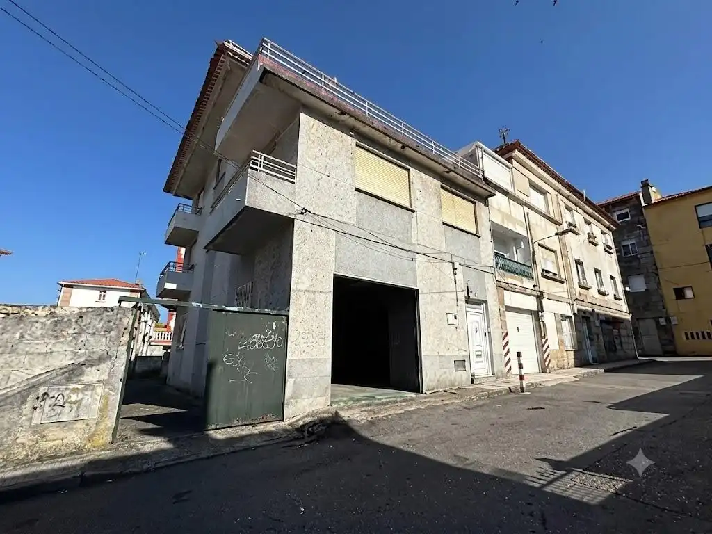 Vista exterior de Casa o xalet en venda en Vigo  amb Terrassa i Balcó