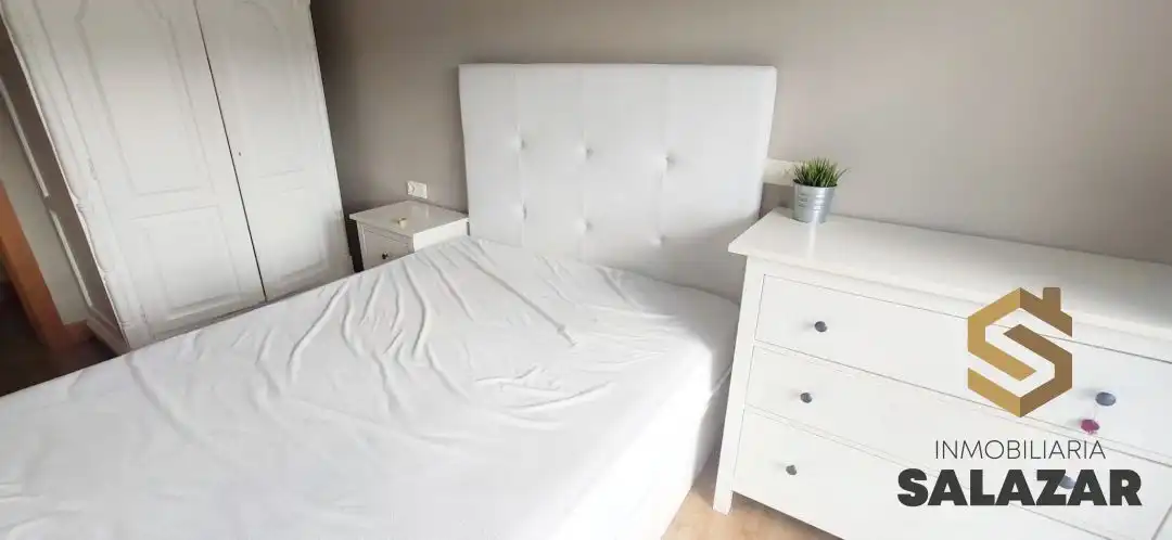 Schlafzimmer von Wohnung zur Miete in Urduliz mit Heizung und Möbliert