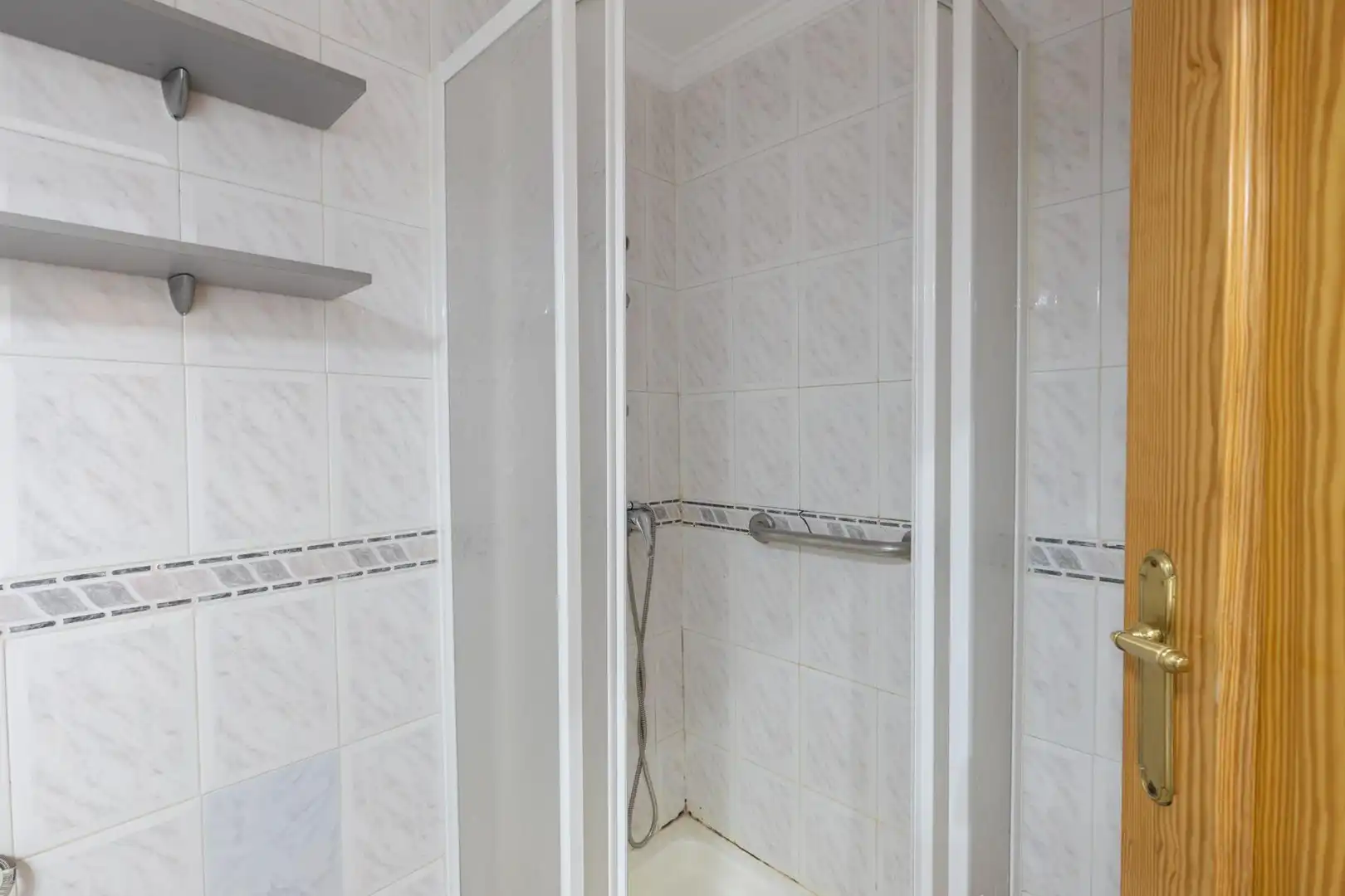 Bany de Pis en venda en Granada amb Aire condicionat, Calefacció i Terrassa
