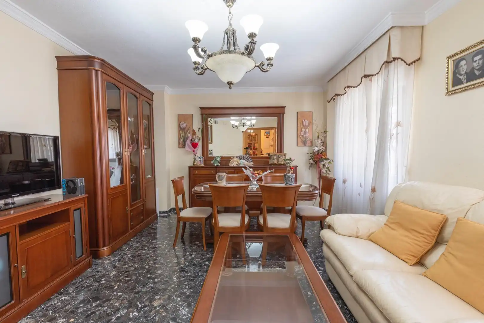Terraced house with terrace for sale in Calle DE ADRIÁN LÓPEZ IRIARTE, imagen 4