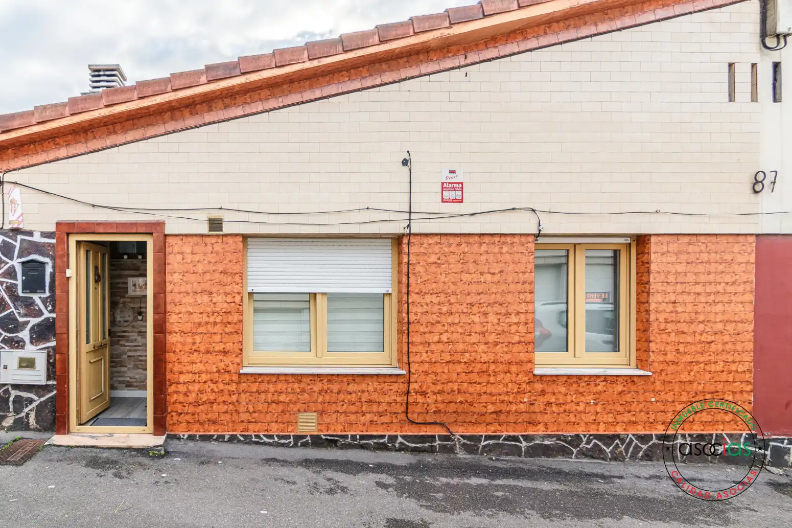 Vista exterior de Casa adosada en venta en Gijón  con Calefacción, Jardín privado y Parquet
