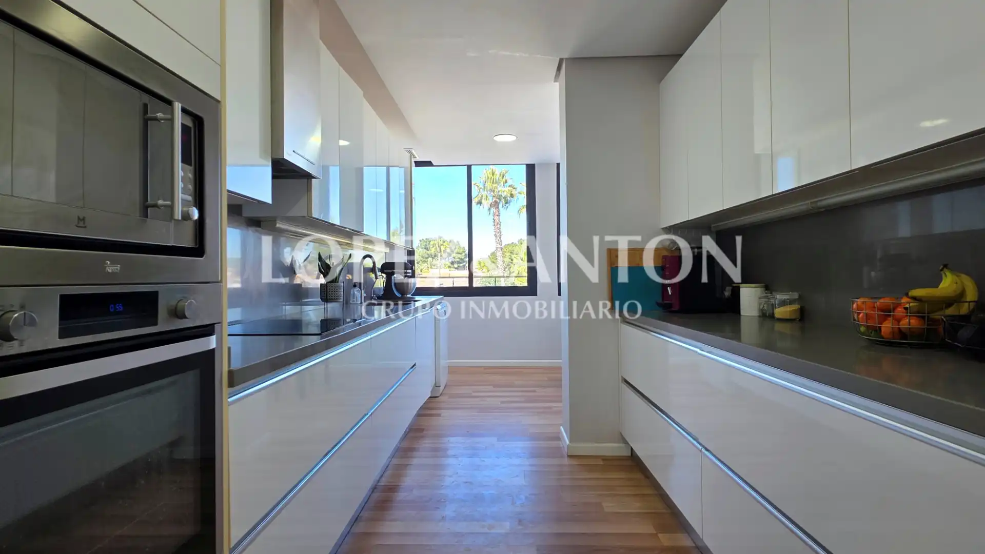 Kitchen of Houses for sale in L'Eliana  with Air Conditioner, Private garden and Parquet flooring