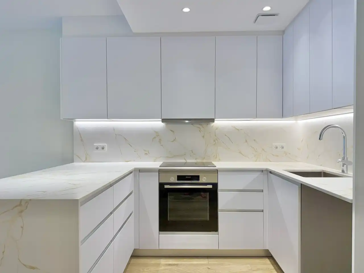 Cocina de Piso de alquiler en Sabadell con Aire acondicionado, Calefacción y Jardín privado