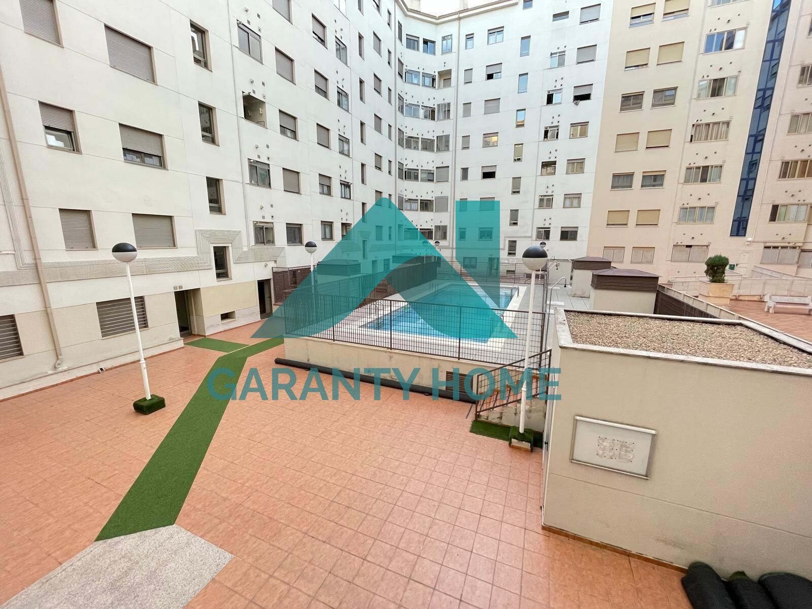 Piscina de Apartament de lloguer en Cáceres Capital amb Aire condicionat, Calefacció i Traster